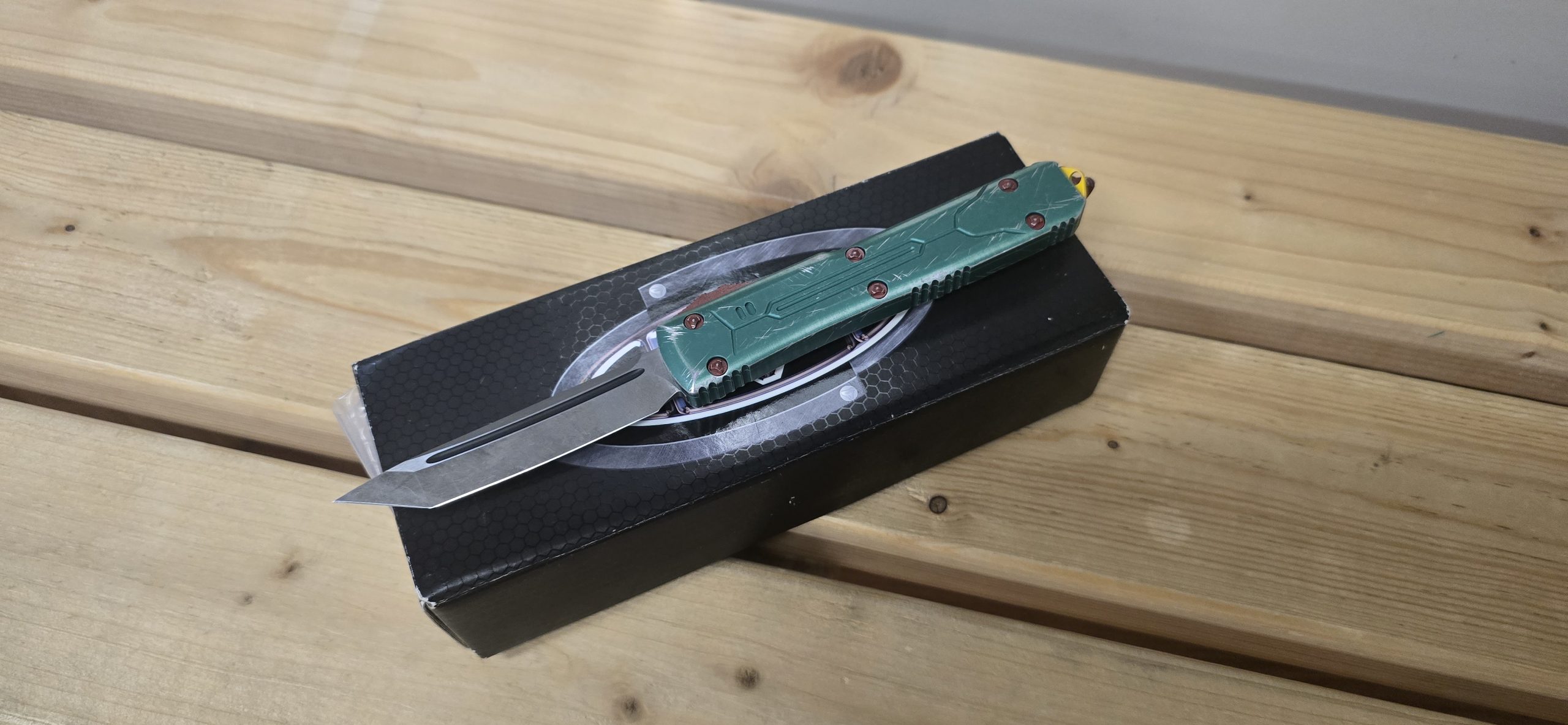 Microtech Ultratech Bounty Hunter — Apocalyptic Tanto