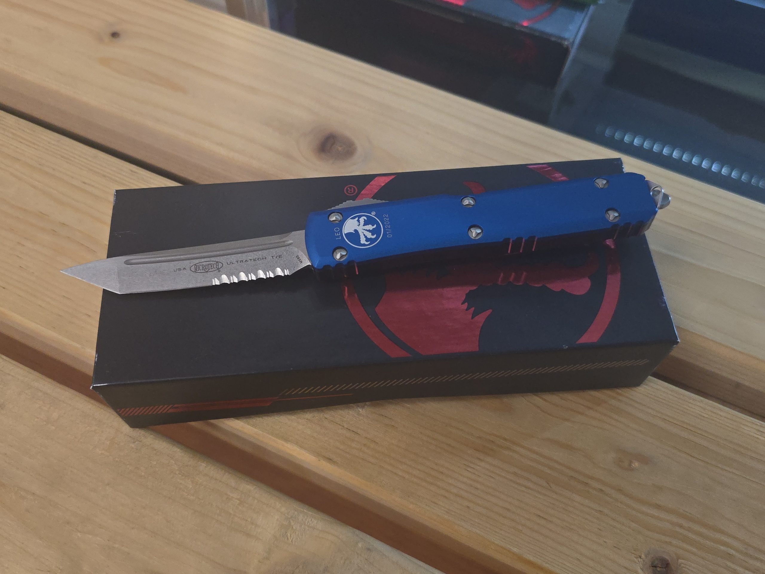 Microtech Ultratech — LEO Blue