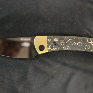 Kizer Mini Momo Folder — Carbon Fiber & Gold — KI3663A3